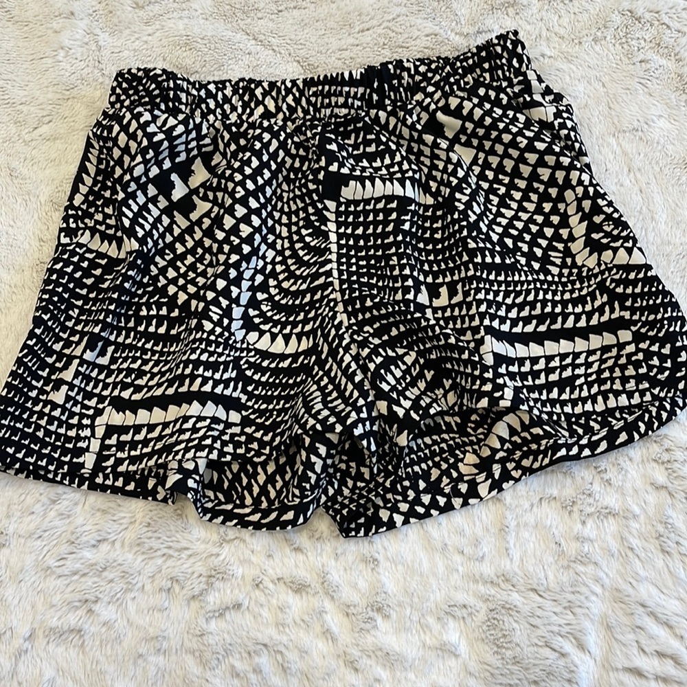 TYCHE Printed shorts with pockets